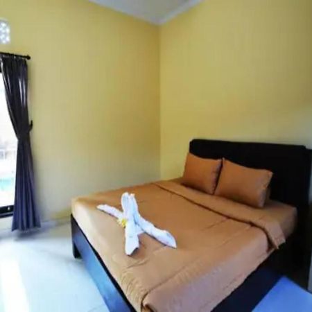 Oyo Flagship 91237 Ratu Guest House Kedunganan Exterior foto