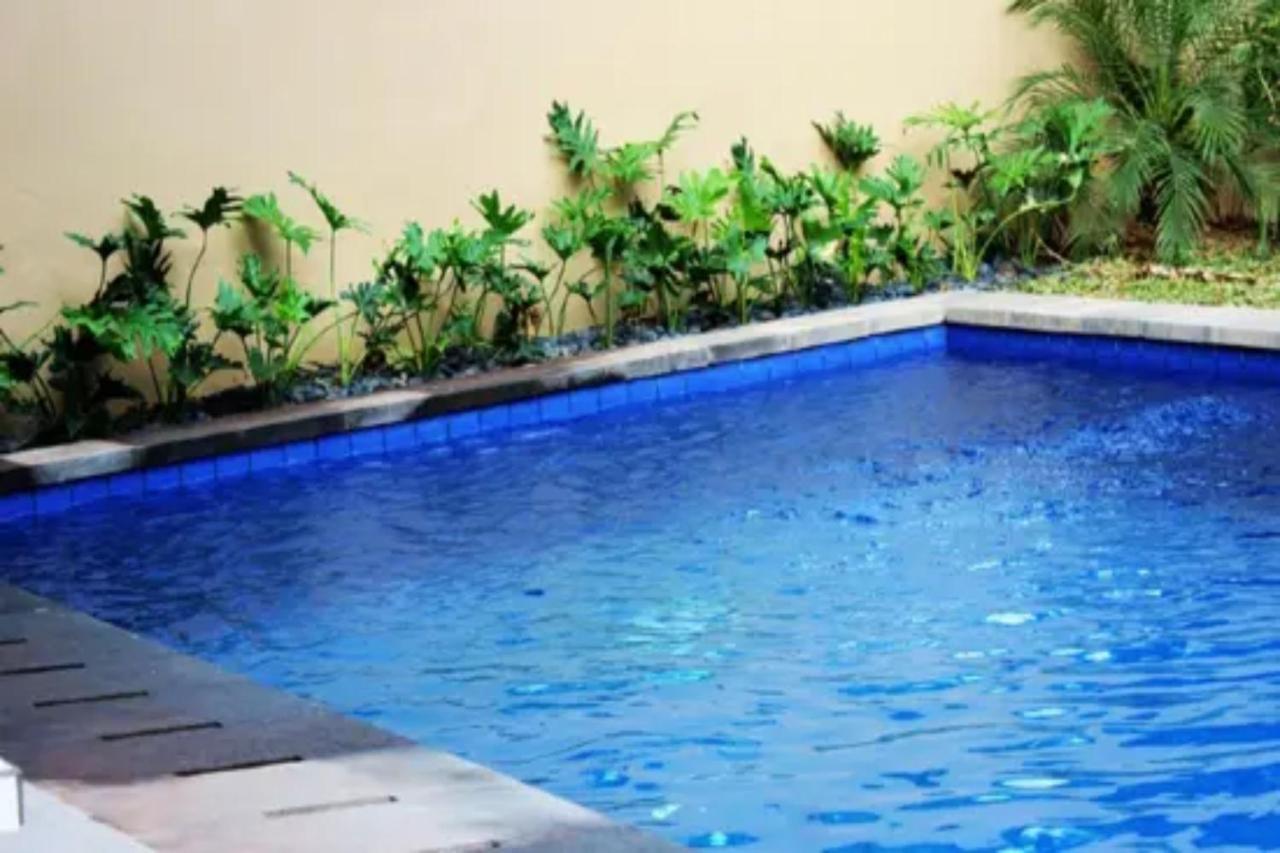 Oyo Flagship 91237 Ratu Guest House Kedunganan Exterior foto