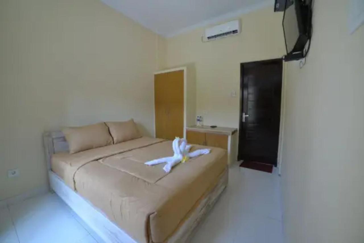 Oyo Flagship 91237 Ratu Guest House Kedunganan Exterior foto