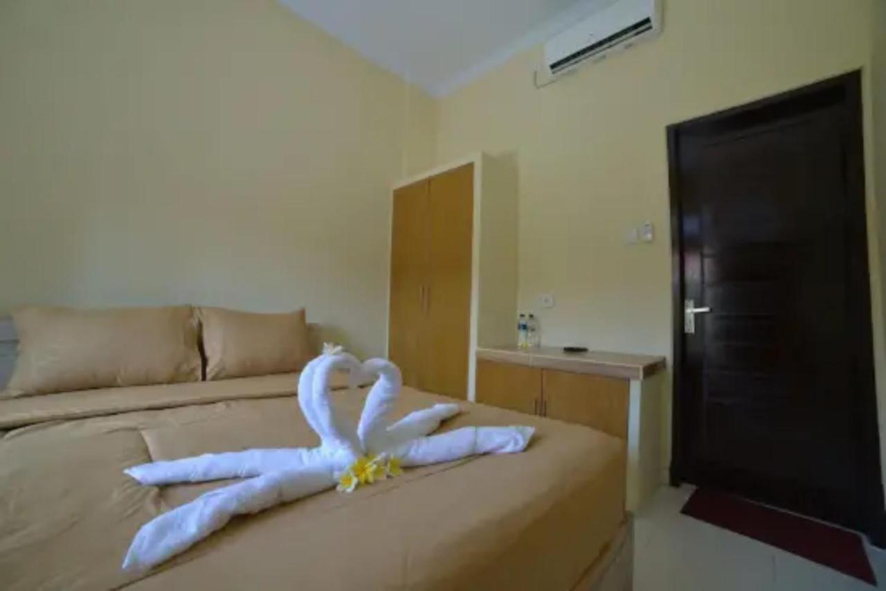 Oyo Flagship 91237 Ratu Guest House Kedunganan Exterior foto