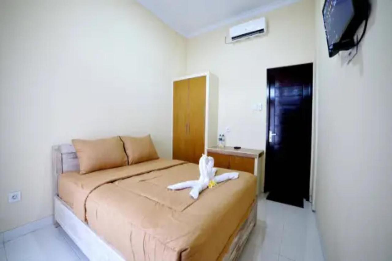 Oyo Flagship 91237 Ratu Guest House Kedunganan Exterior foto